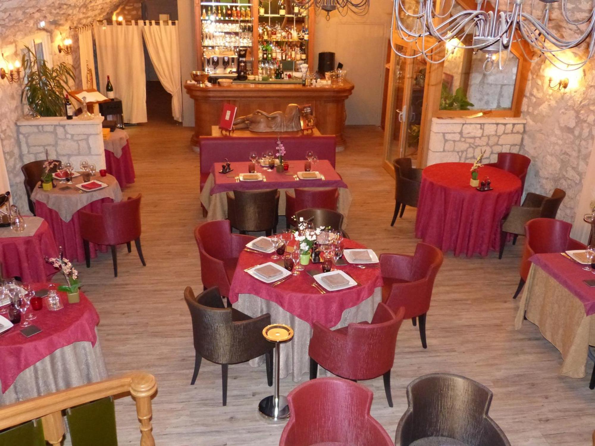 Hotel Logis Le Relais Louis Xi 3*