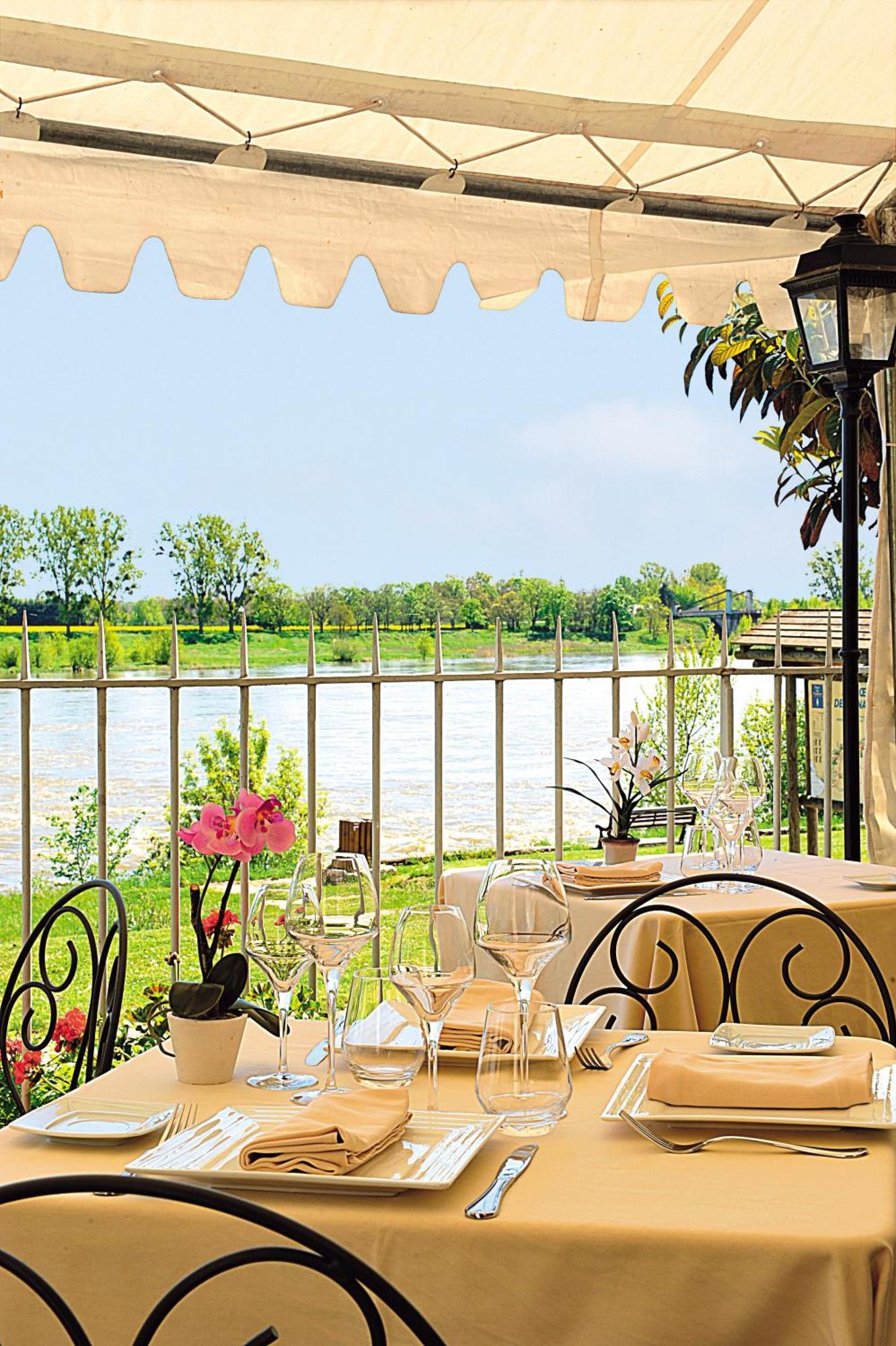 Hotel Logis Le Relais Louis Xi 3*