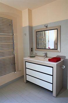 Logis Le Relais Louis Xi Hotel 3*