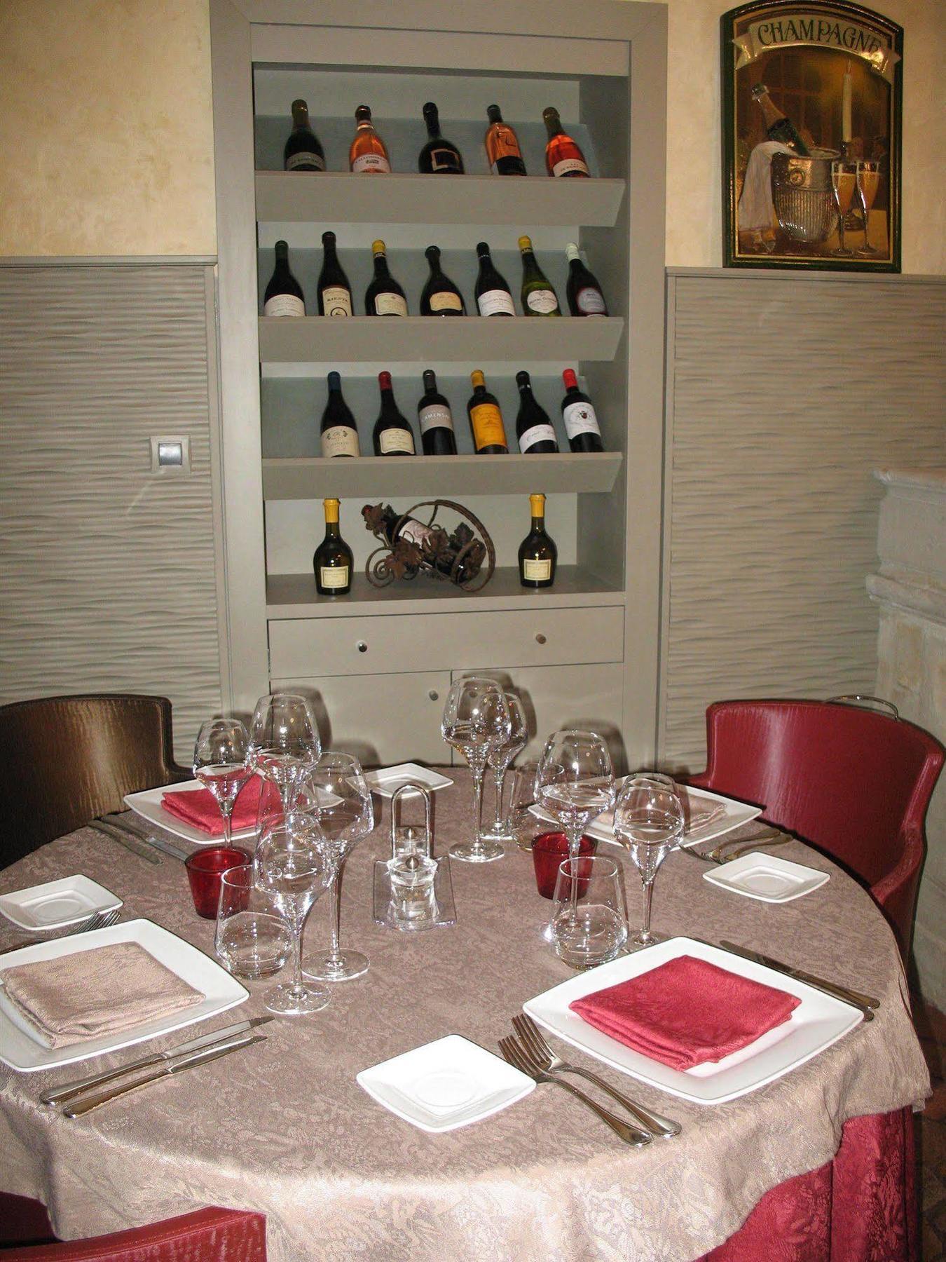 Hotel Logis Le Relais Louis Xi
