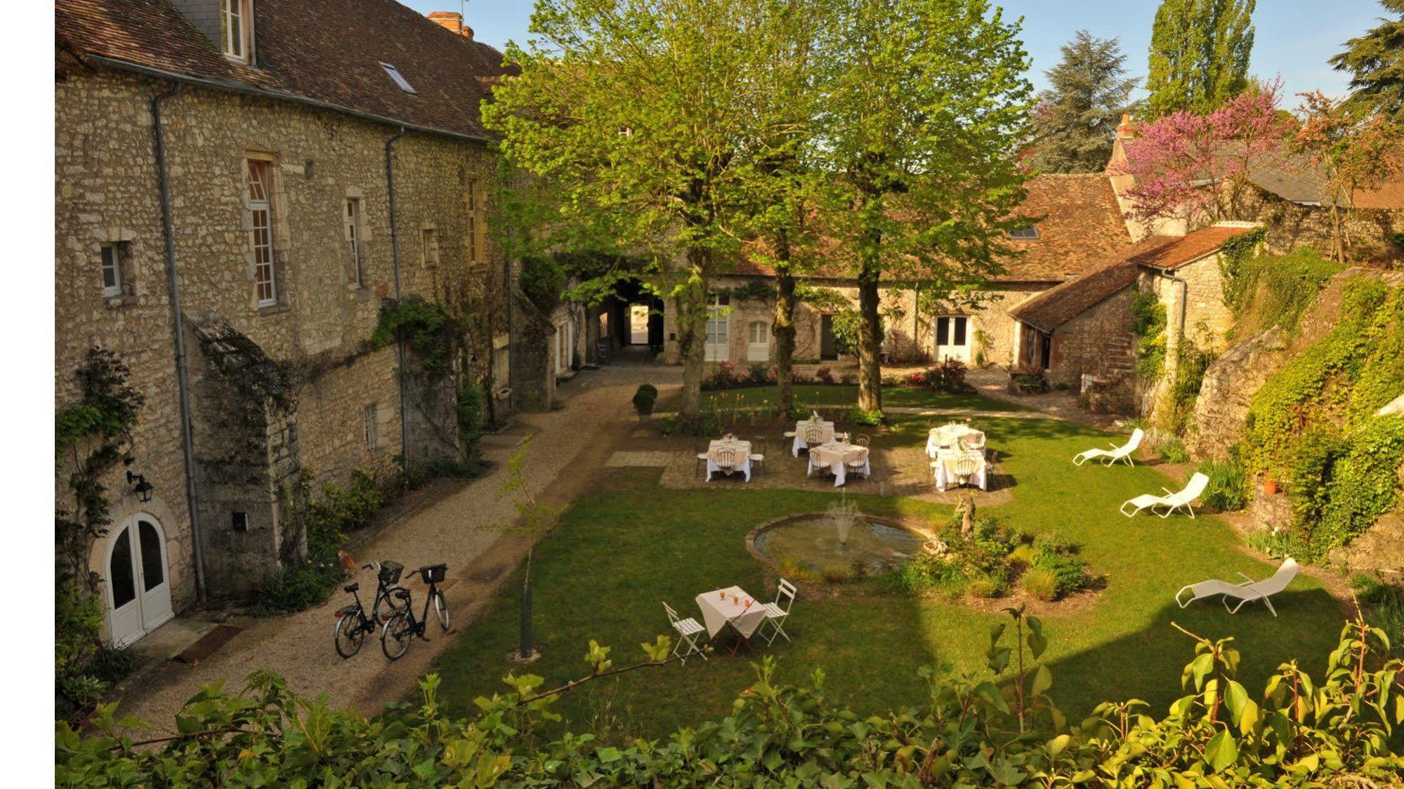 Hotel Logis Le Relais Louis Xi 3*