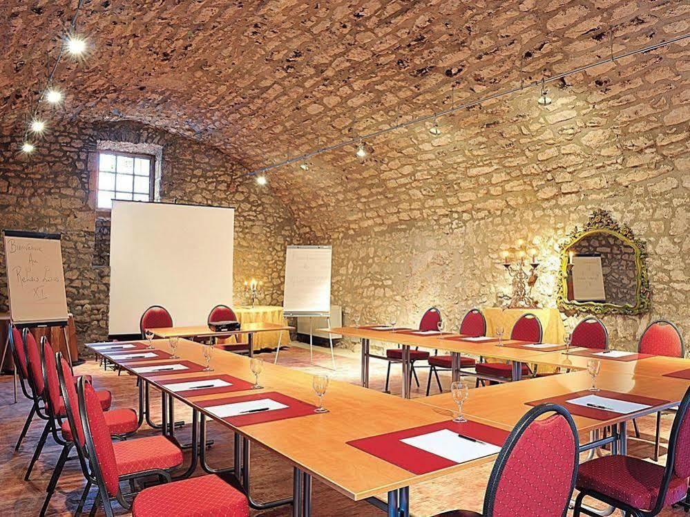 Logis Le Relais Louis Xi Hotel 3*