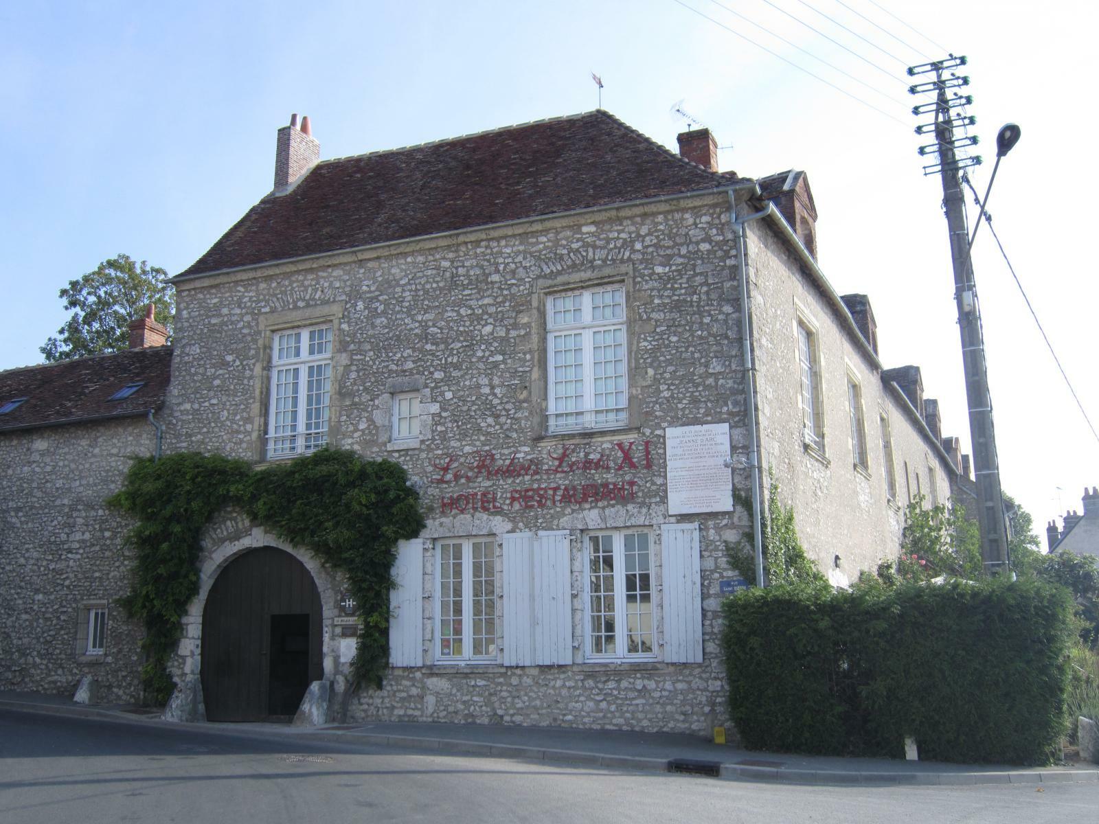 Logis Le Relais Louis Xi Hotel